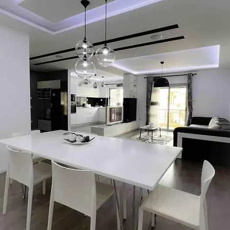 Quiet In The Heart Of Vlore! Best Location Vlorë